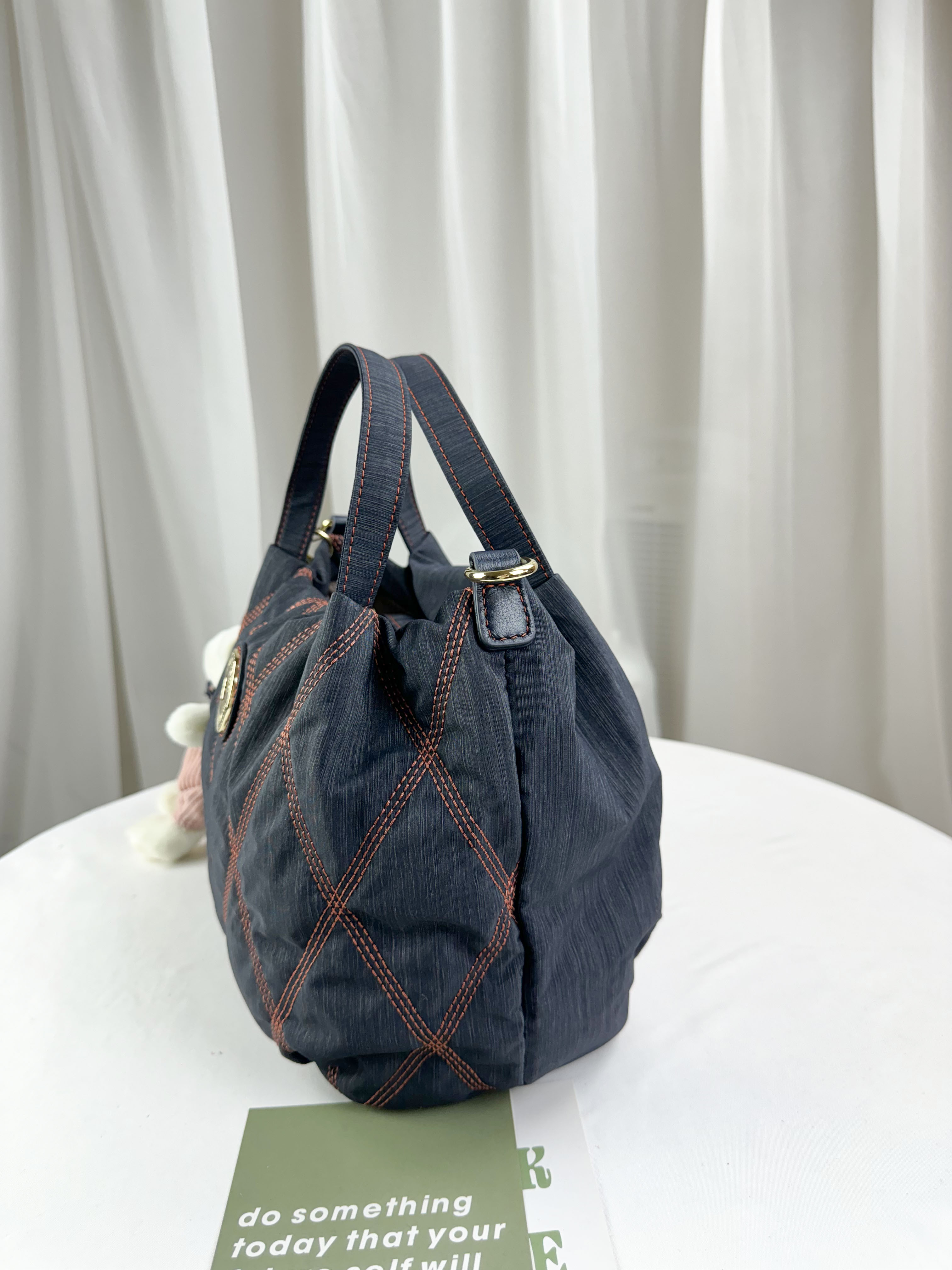 GOODS 藍橙菱格線尼龍防潑水手提包 / 側背包 附兔兔吊飾 #2808