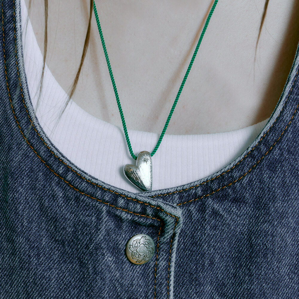 VINTAGE HOLLYWOOD  Vintage Heart String Necklace