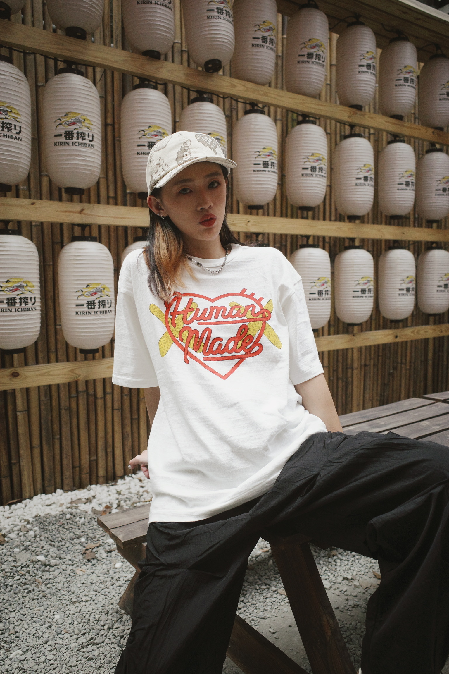 <潮流男女孩們撿便宜囉🔥>Human Made X KAWS 聯名 愛心XX款 短踢 黑/白