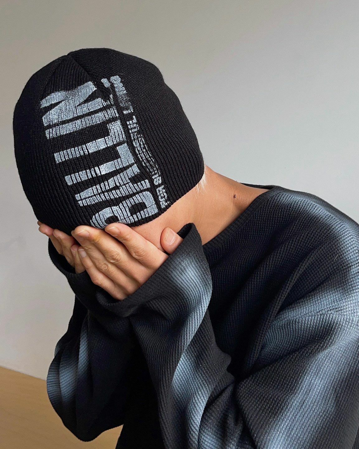 英文字針織冷帽 H701