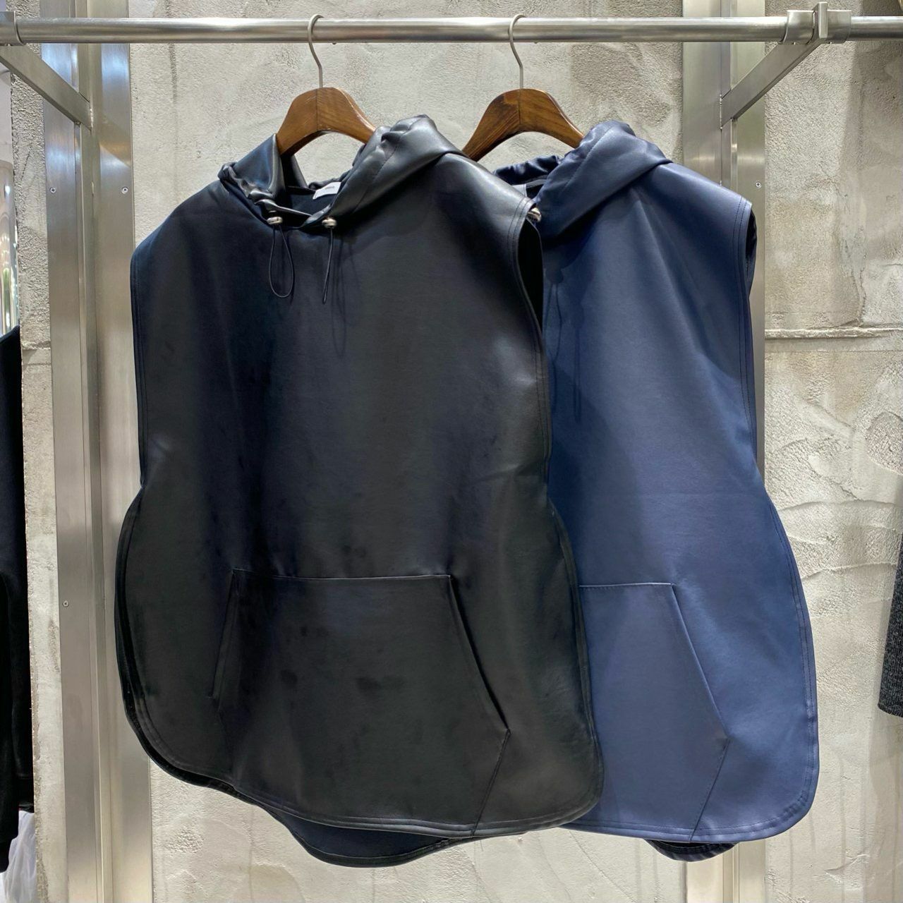 淨色連帽拉鍊合成皮背心褸 V836