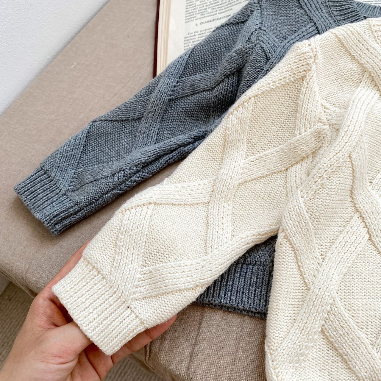 兩色菱格紋外套/毛球針織褲