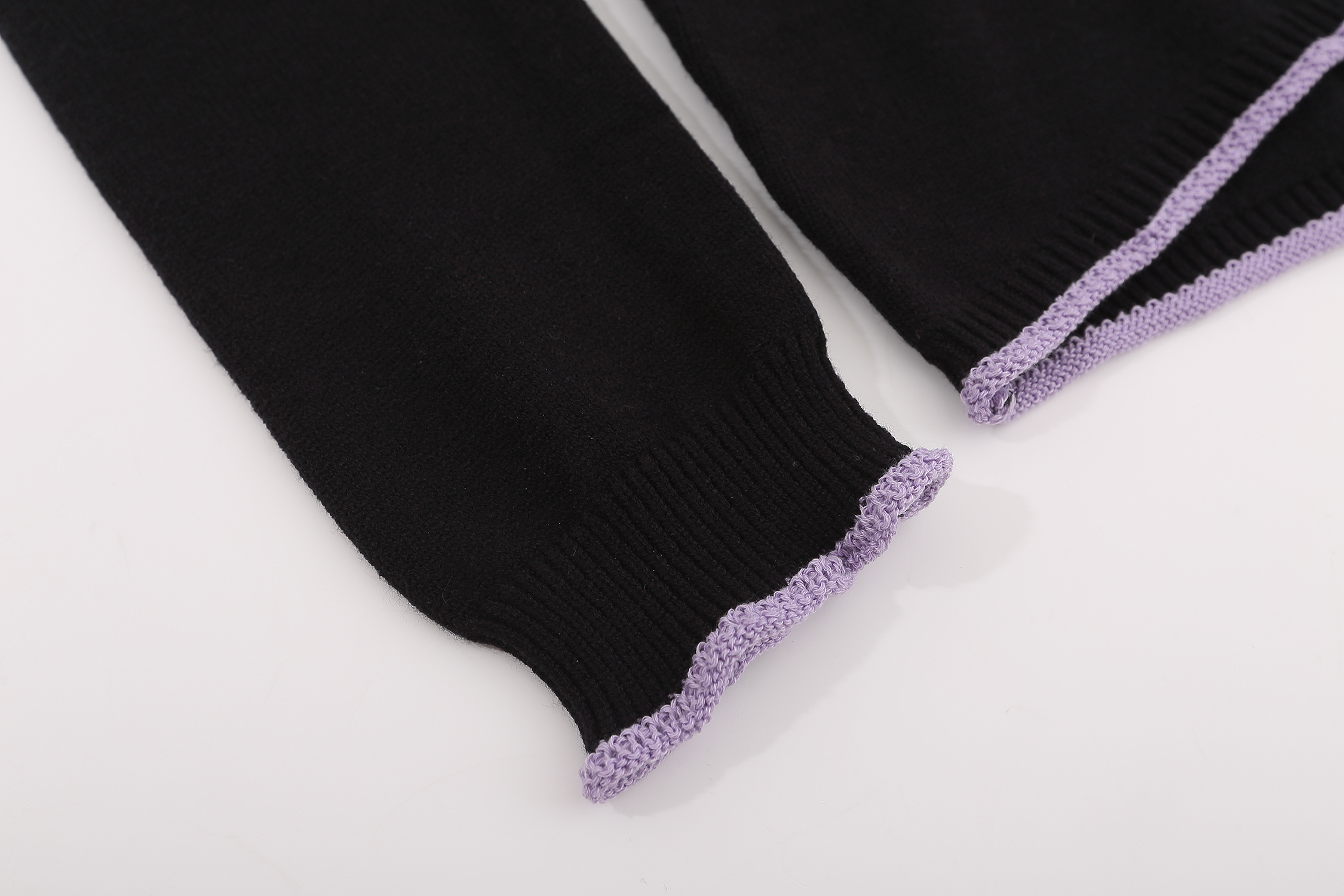 拷克滾邊刺繡短T