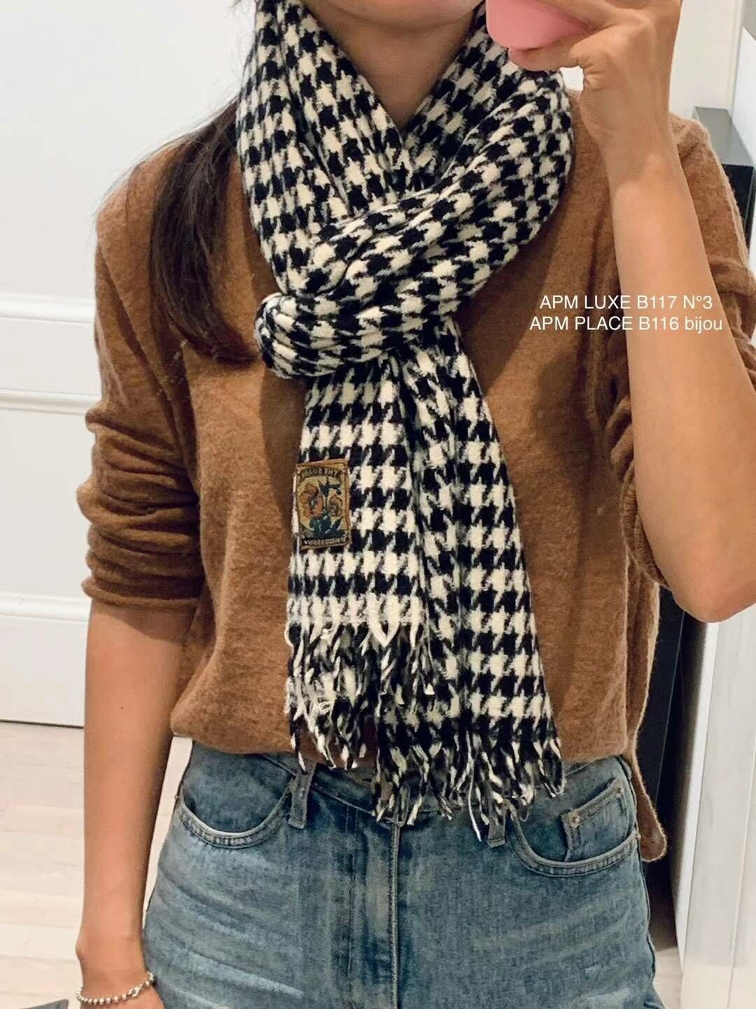 N810 千鳥格紋花章頸巾