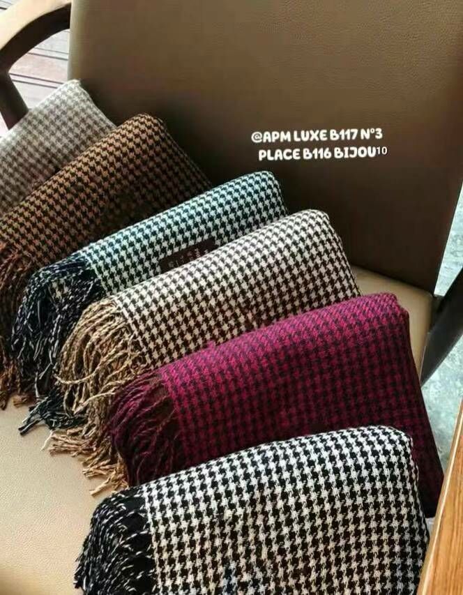 N815 細千鳥格紋拼單色頸巾