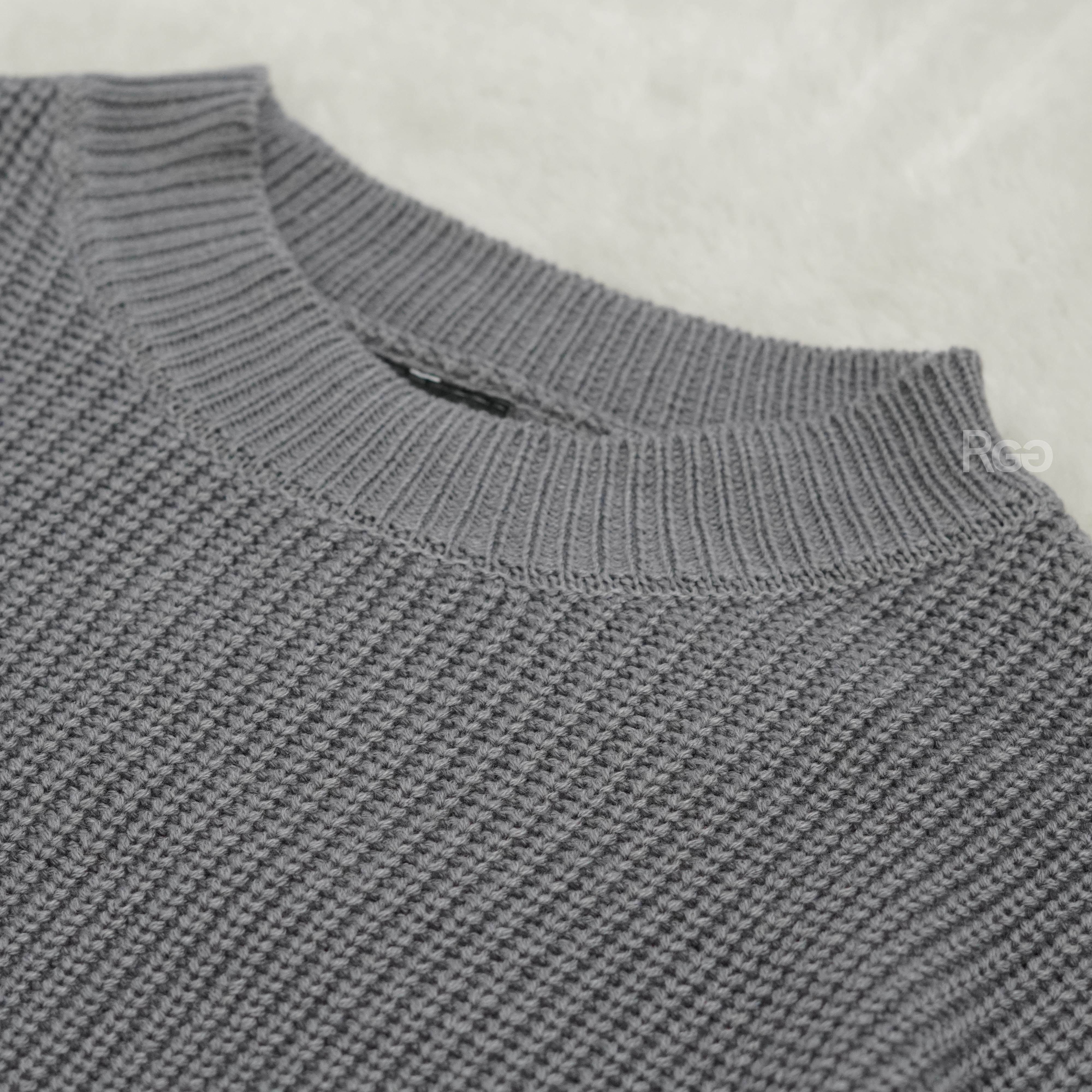 #98138 側開衩袖口開洞毛衣領口細節照