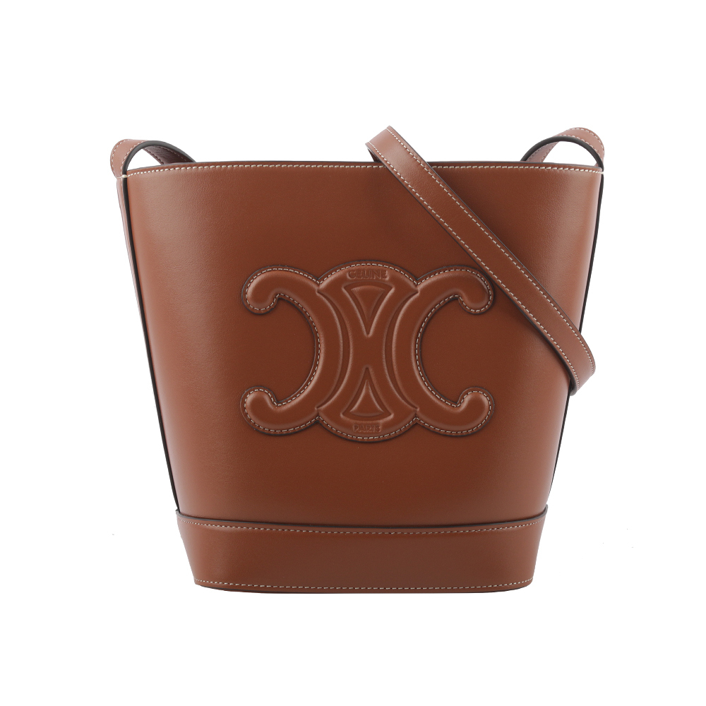【CELINE】Triomphe 凱旋標誌壓印平滑牛皮小款水桶包(焦糖色) 113783DU3.04LU
