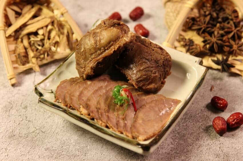 台南周氏冰鎮滷味–菊花肉(嘴邊肉)