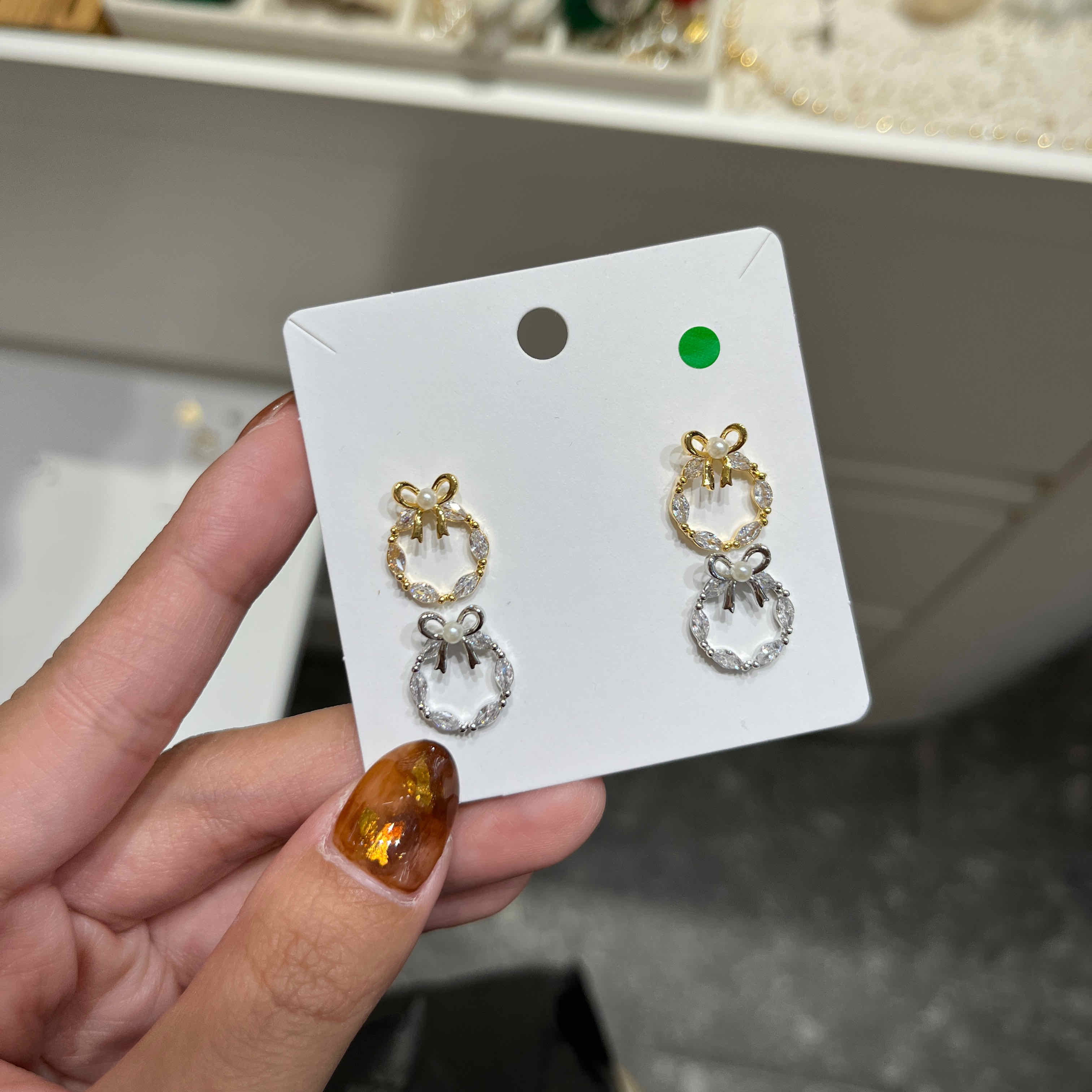 🇰🇷小款聖誕花圈耳環｜2 color