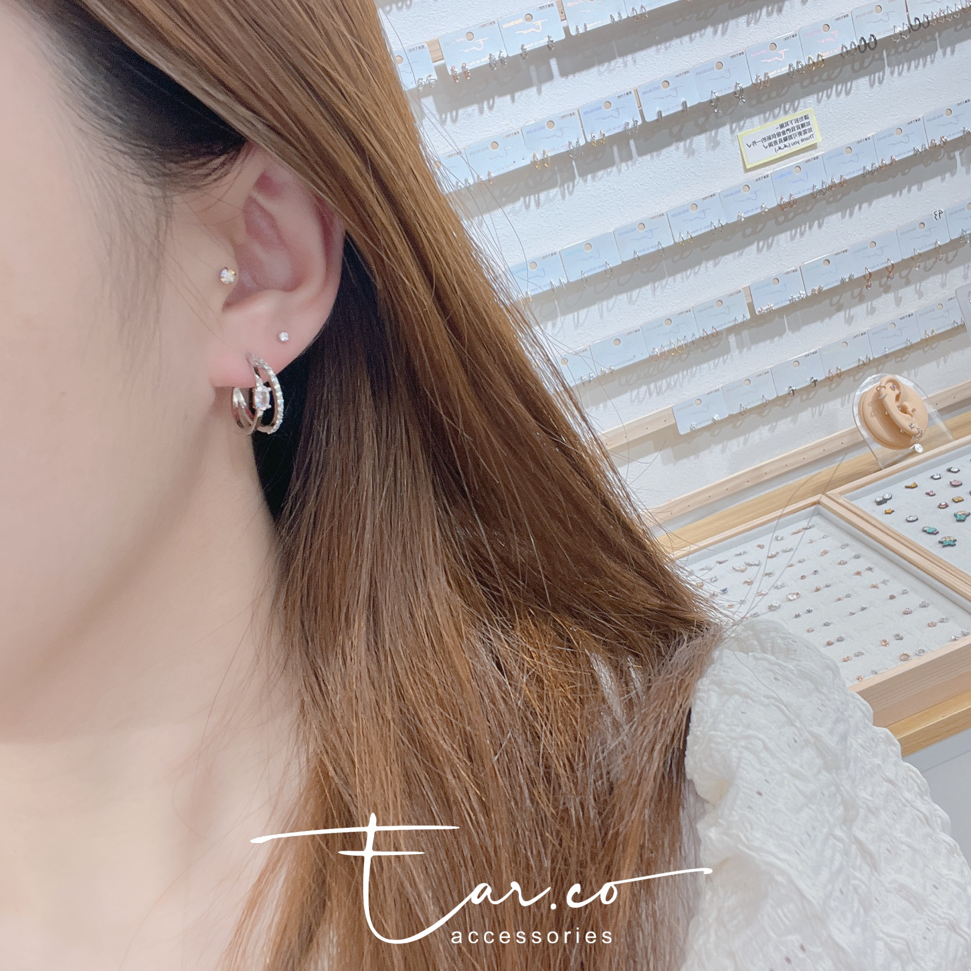 簡約微鑲拼圓鑽雙C半耳圈 #E364