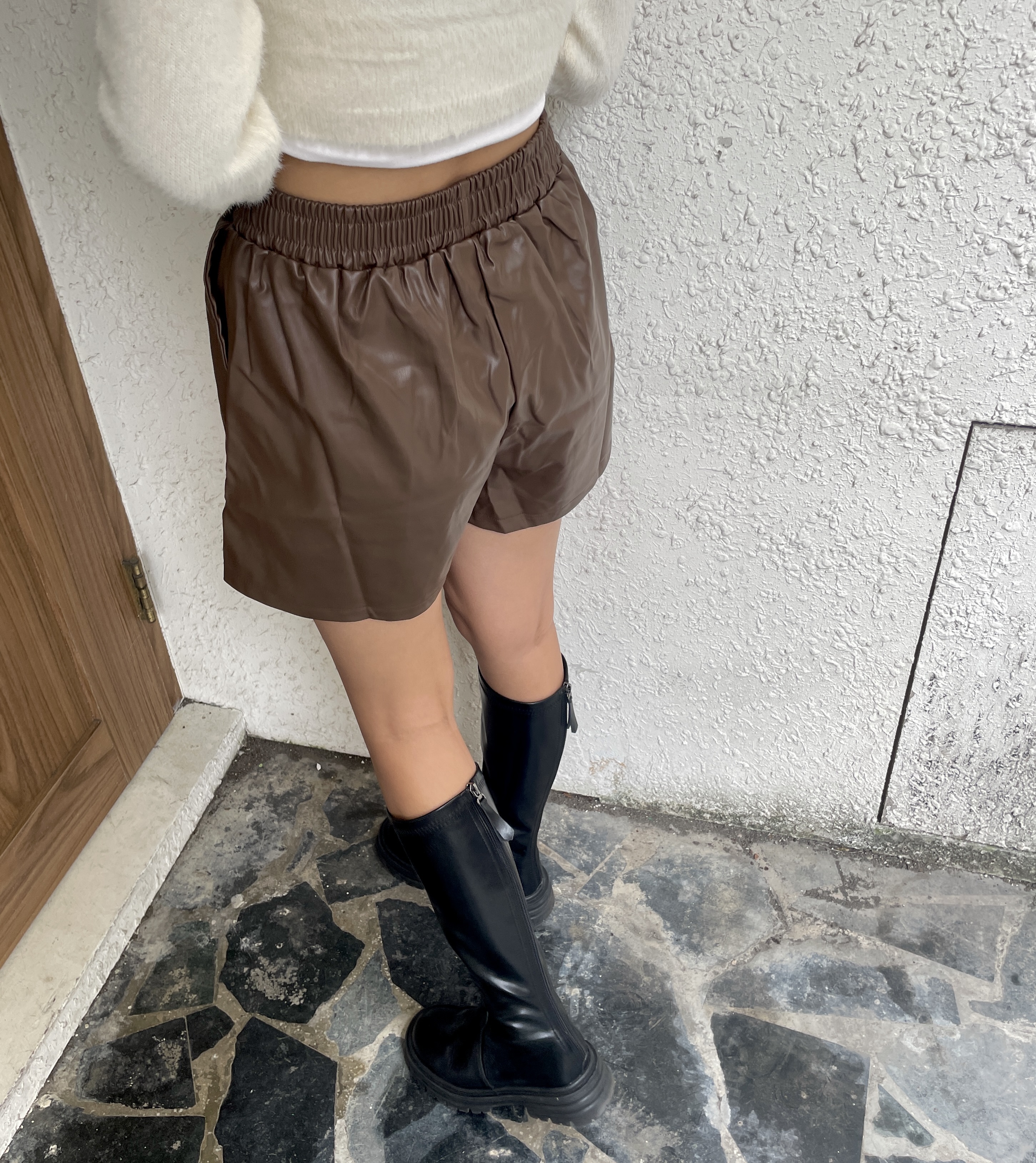側開衩皮短褲
