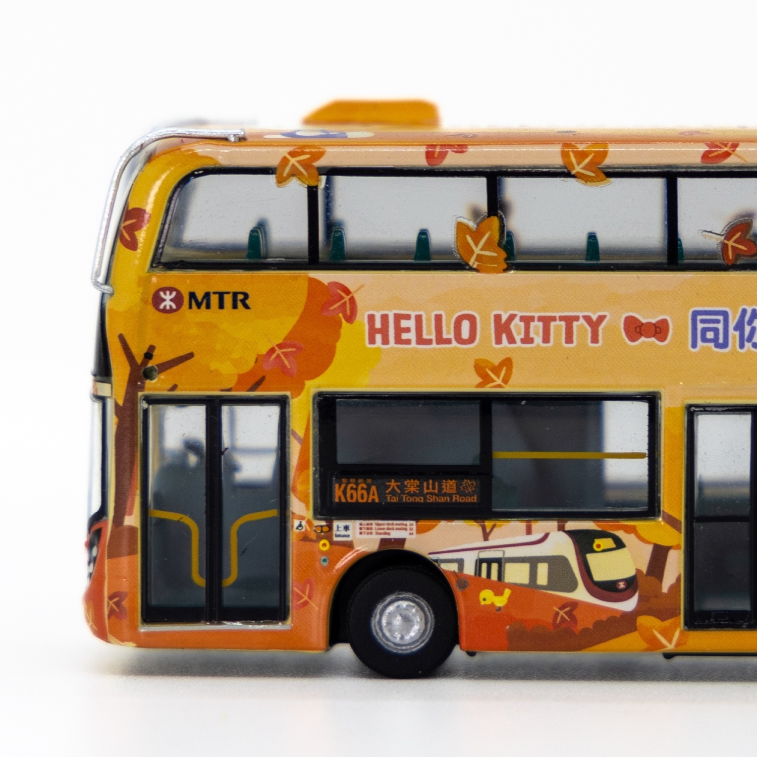 MTR e-Store > 1:120 Hello Kitty Red Leaves Bus Diorama | MTR Bus