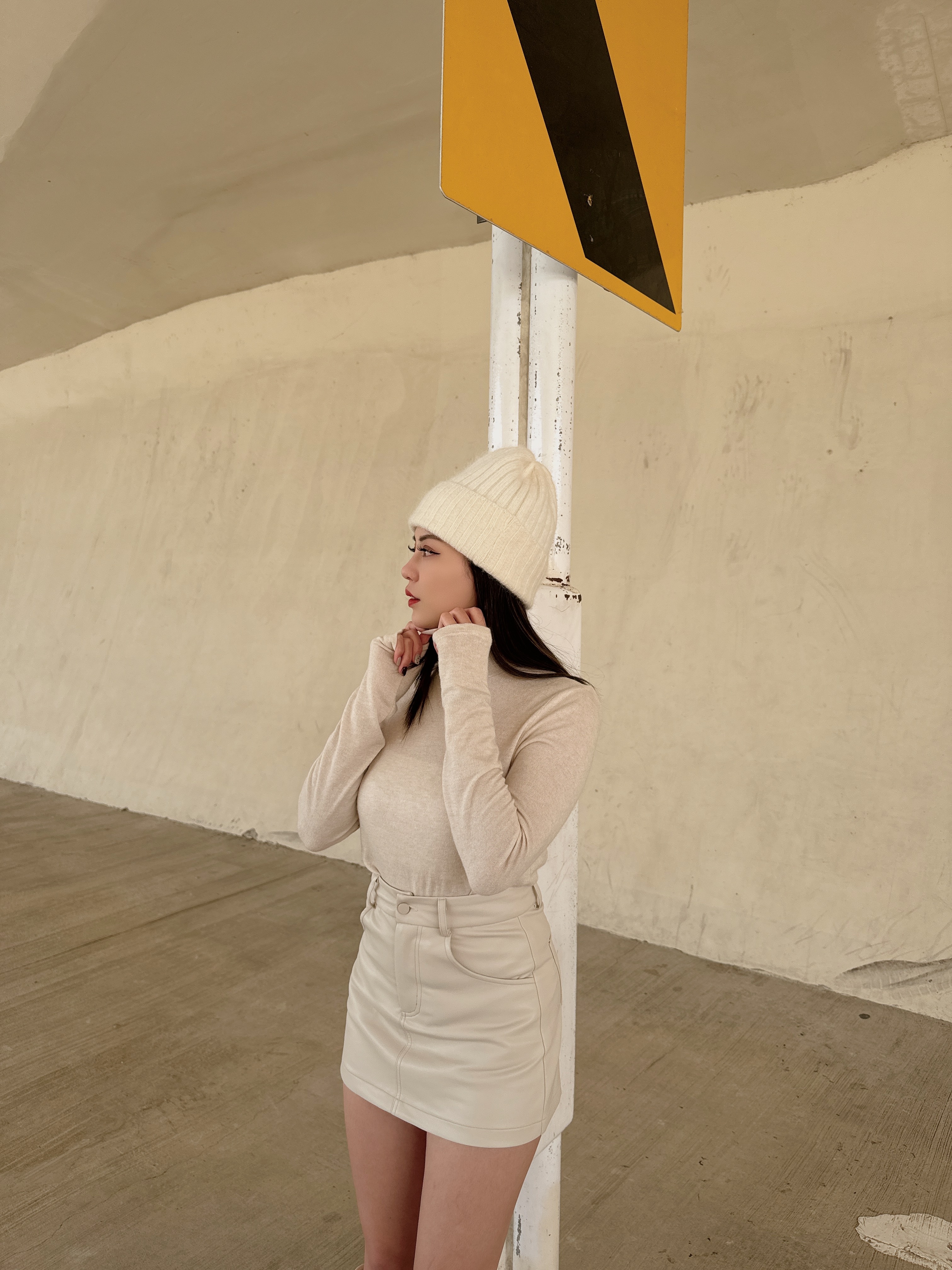 高級素面A字皮裙(2色)