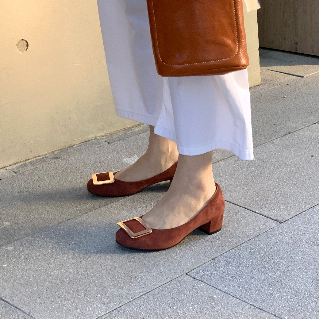 7411-1  紅棕 金釦 低跟鞋