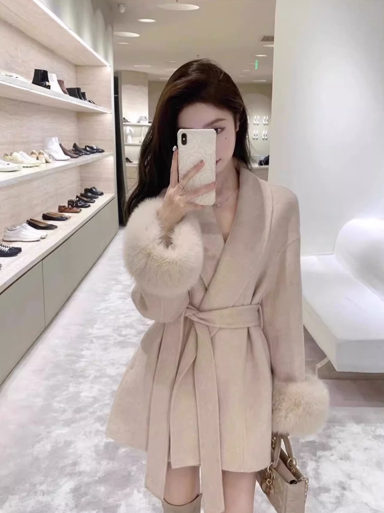 毛毛袖羊絨收腰外套