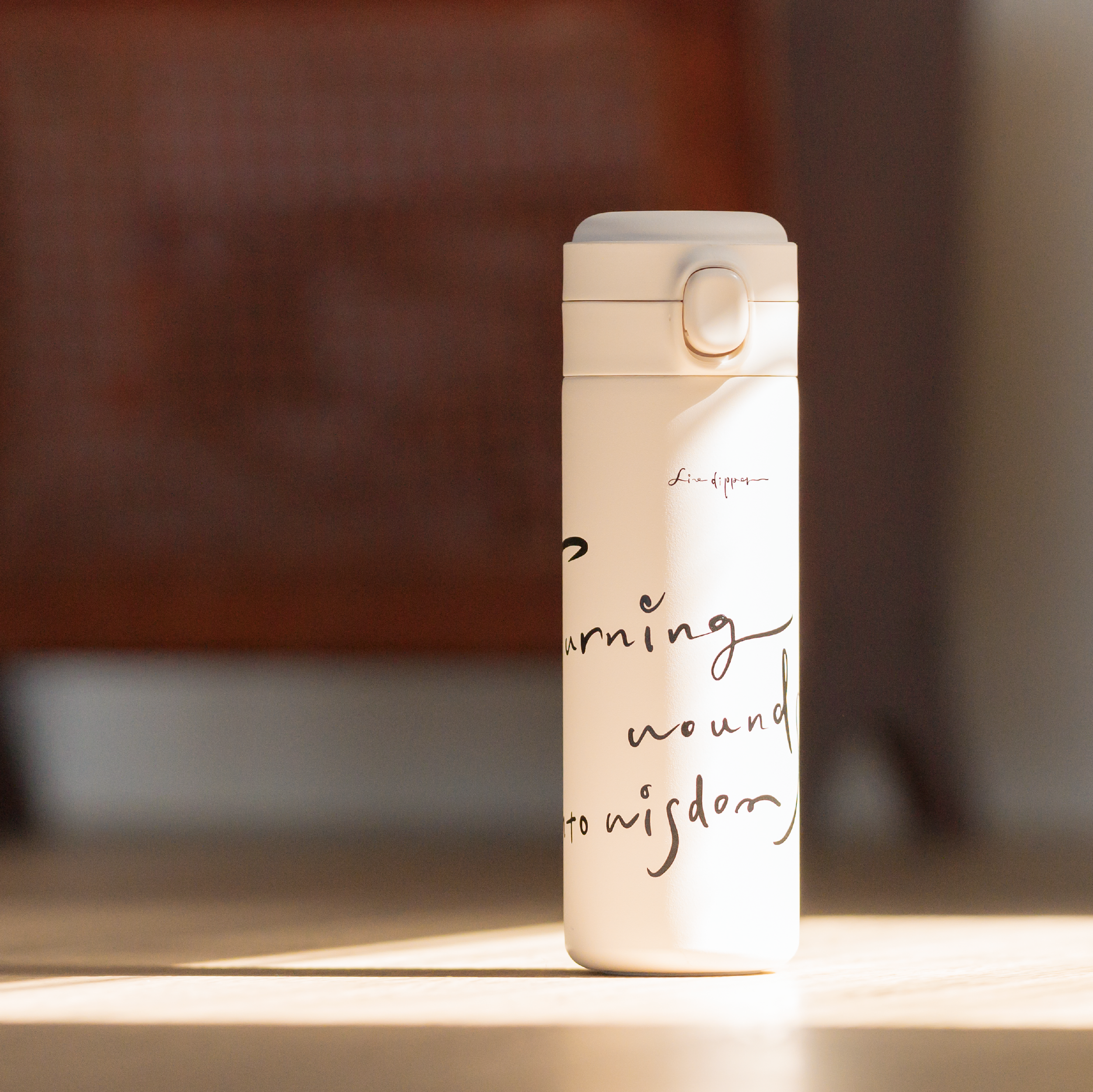 【慢慢挑 x ee___writing｜手寫字給你的祝福】彈蓋可上鎖保溫杯｜Ｂ.讓傷口蛻變成智慧