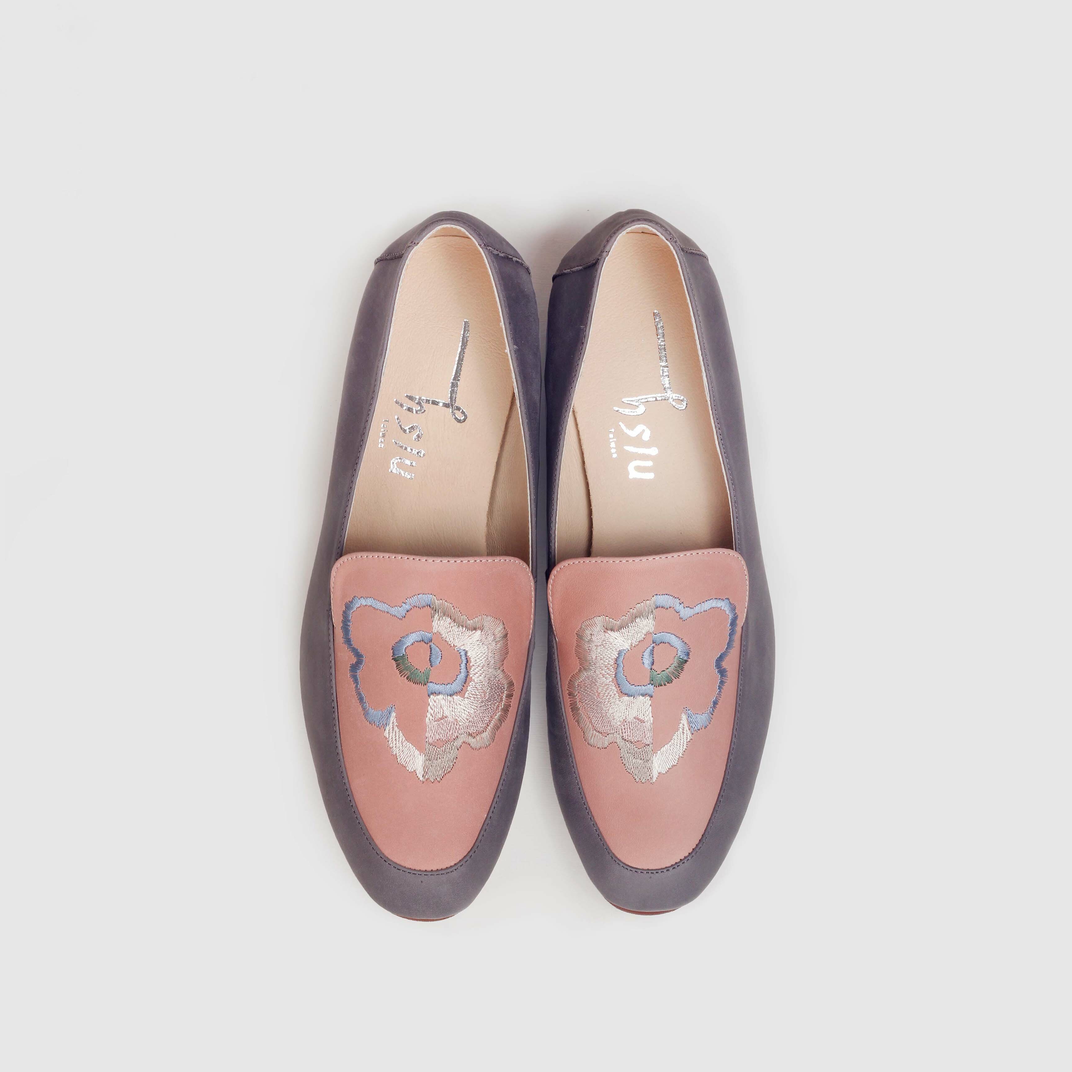 實木低跟樂福鞋｜綻放花園 (灰粉)