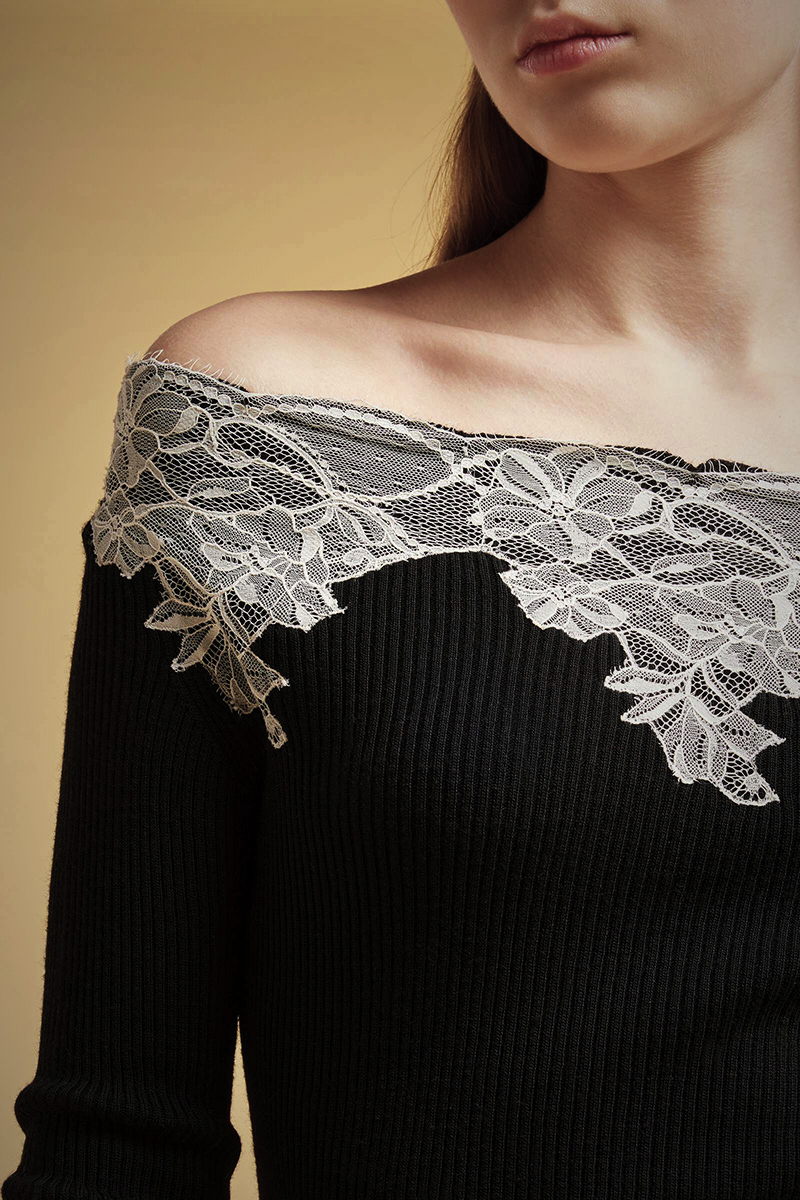 LIVIANA CONTI 一字領拚蕾絲上衣