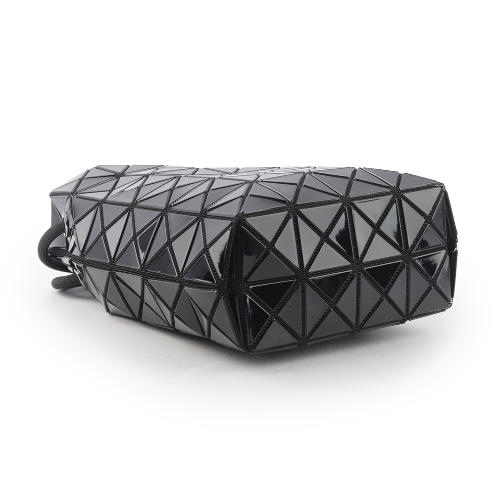 【ISSEY MIYAKE三宅一生】BAO BAO WRING 亮面抽繩水桶包(黑色) AG531 15