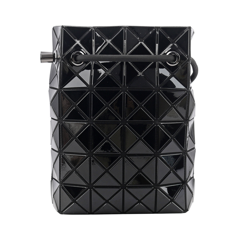 【ISSEY MIYAKE三宅一生】BAO BAO WRING 亮面抽繩水桶包(黑色) AG531 15