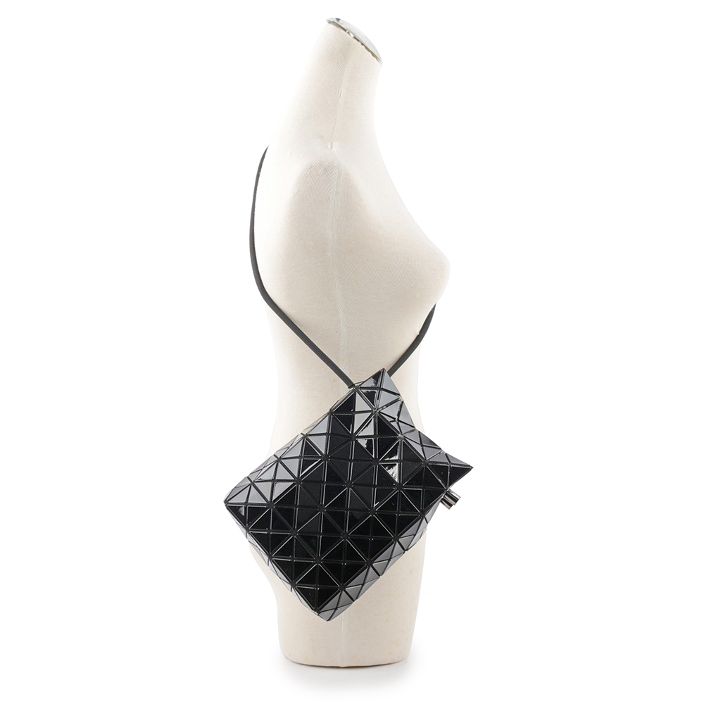 【ISSEY MIYAKE三宅一生】BAO BAO WRING 亮面抽繩水桶包(黑色) AG531 15