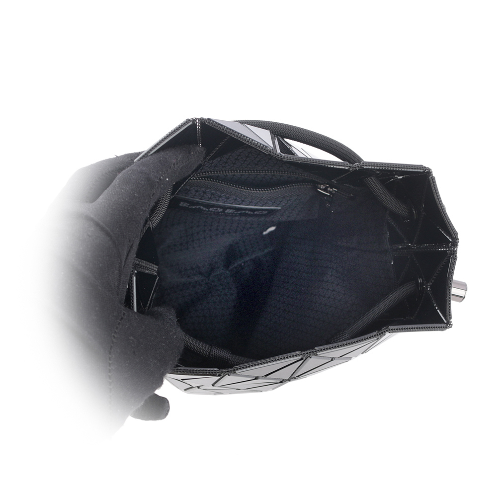 【ISSEY MIYAKE三宅一生】BAO BAO WRING 亮面抽繩水桶包(黑色) AG531 15