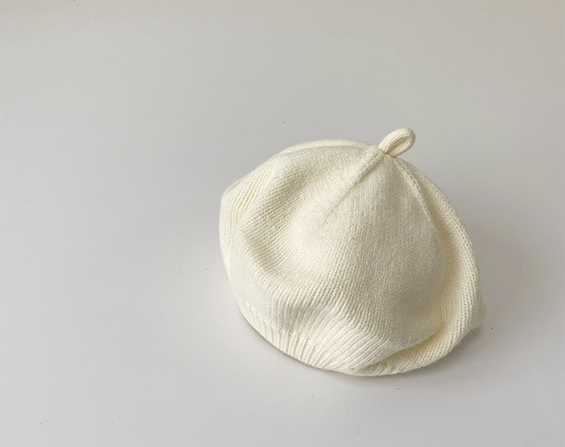 嫩嬰的第一頂貝雷帽