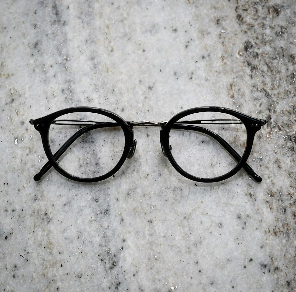 UKMK - Idee／01 SILVER GREY BLACK