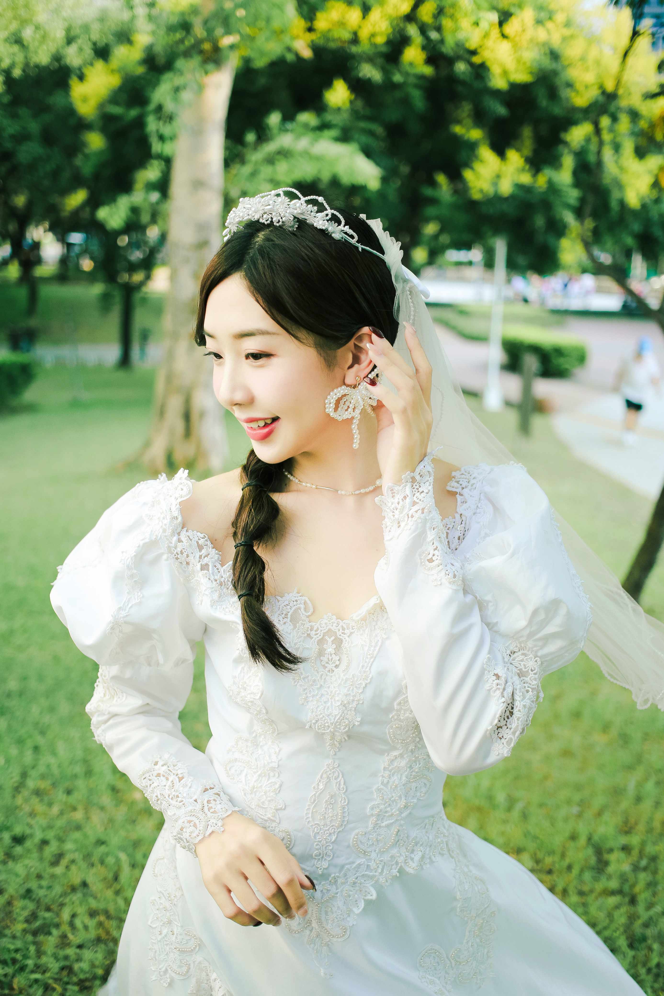 Vintage Wedding Dresses /古著羊腿袖簍空花瓣感拖襬婚紗