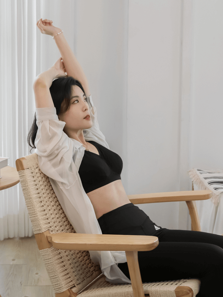 佳瑪大罩杯內衣，無鋼圈系列黑色，實穿畫面