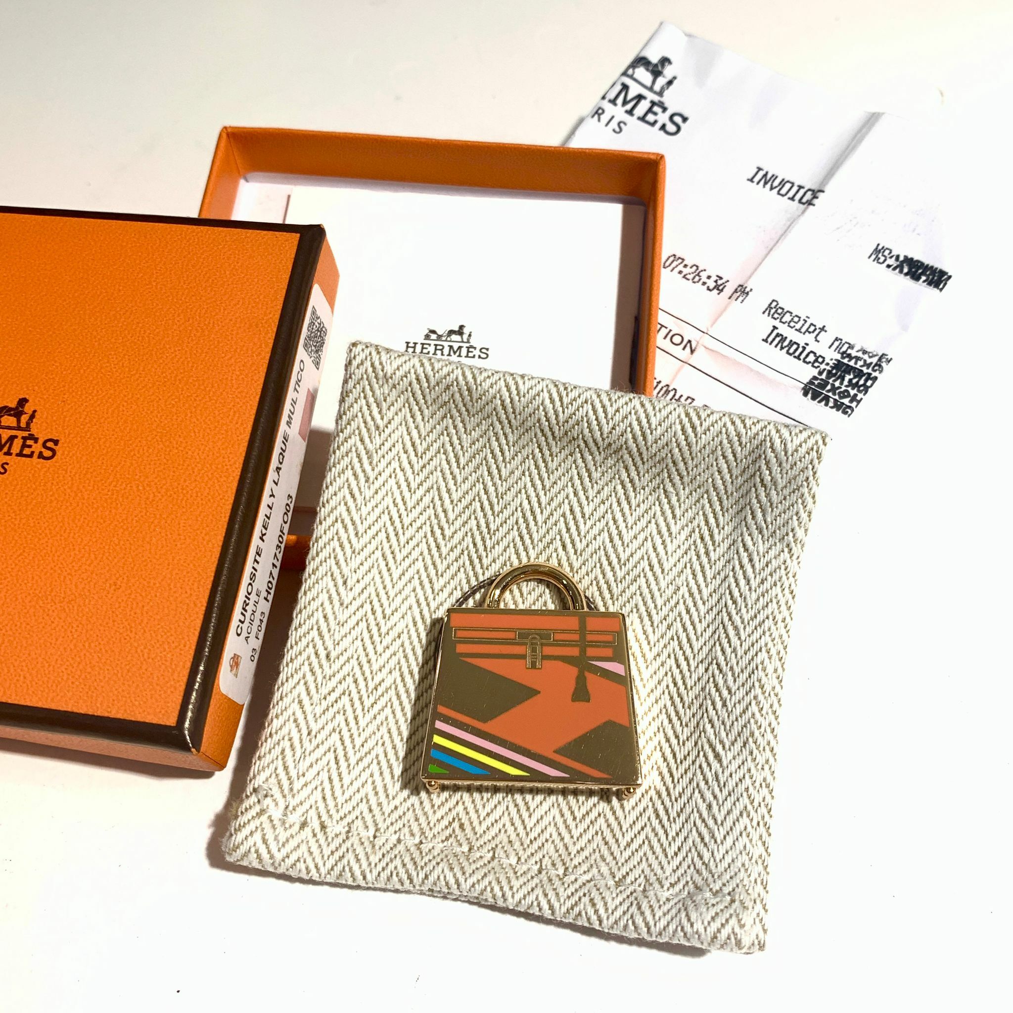 HERMES★Curiosite Kelly Laque H Vibration★ペンダントトップ Curiosite Kelly Laque H Vibration charm | Hermès Australia