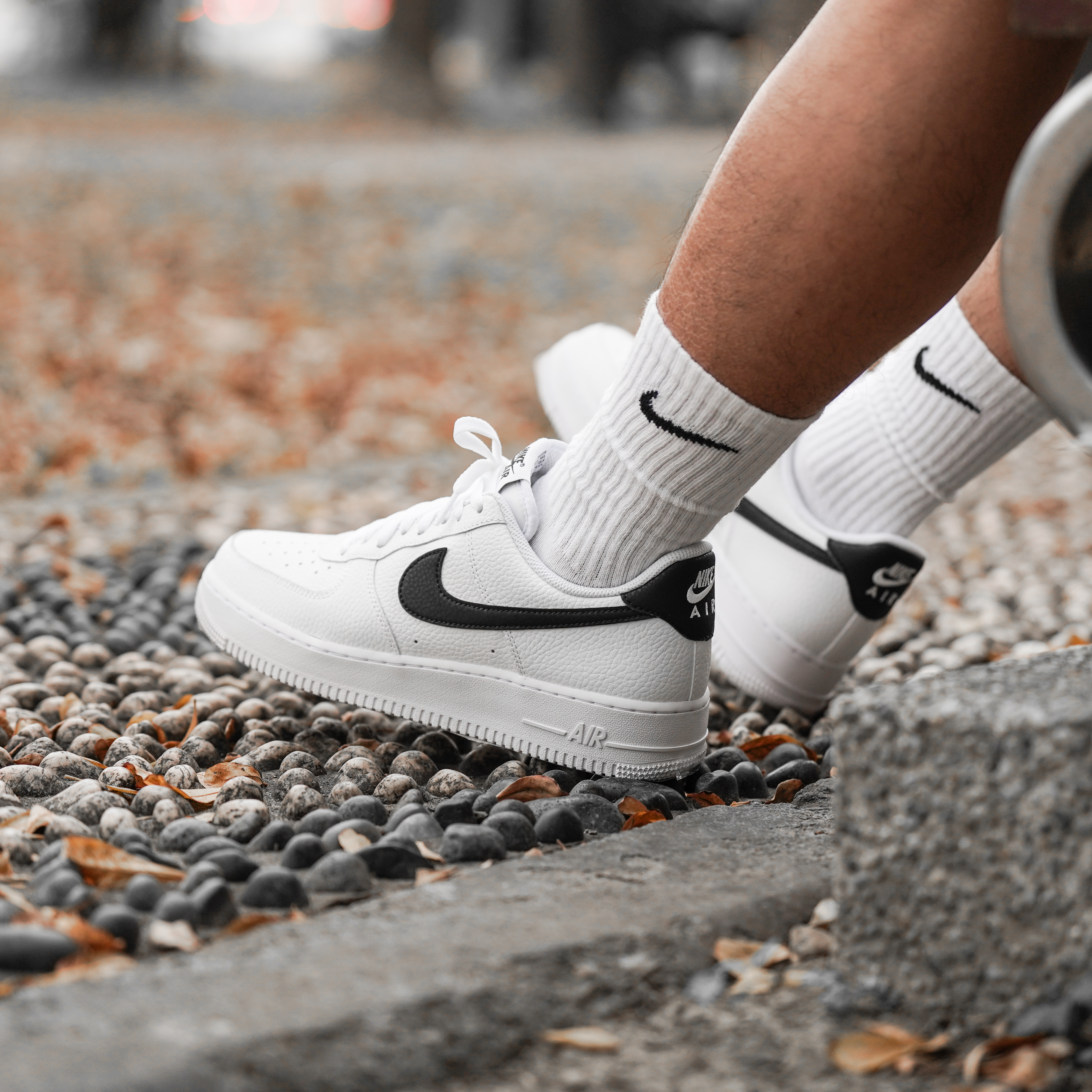 Nike Air Force 1 'White and Black' 黑白荔枝皮黑勾CT2302-10