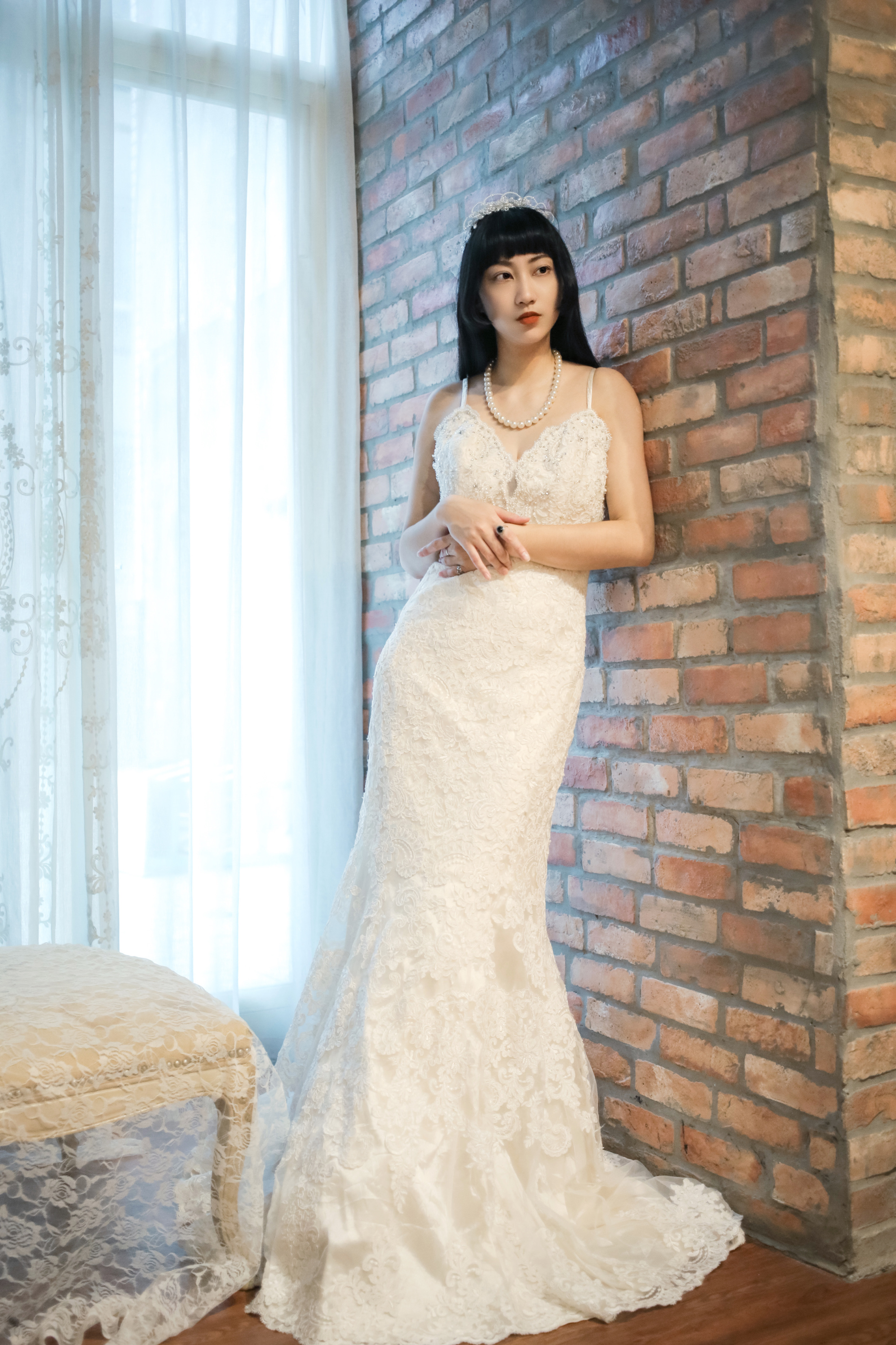Wedding Dresses /細肩帶蕾絲拖襬婚紗