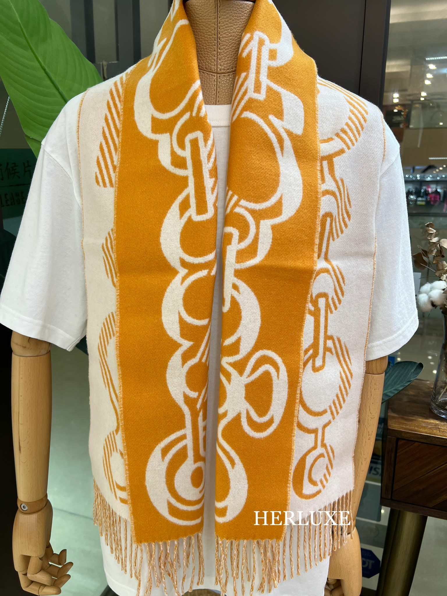 Casaque Do Re Boucles muffler 100%cashmere Orange 30 x 140 cm