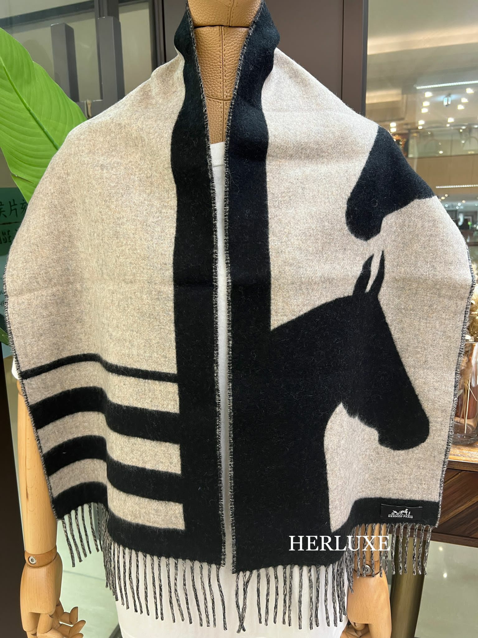 （HERMES）Casaque Love Story muffler NEW HERMES Casaque Muffler Scarf 100% Cashmere Love Story
