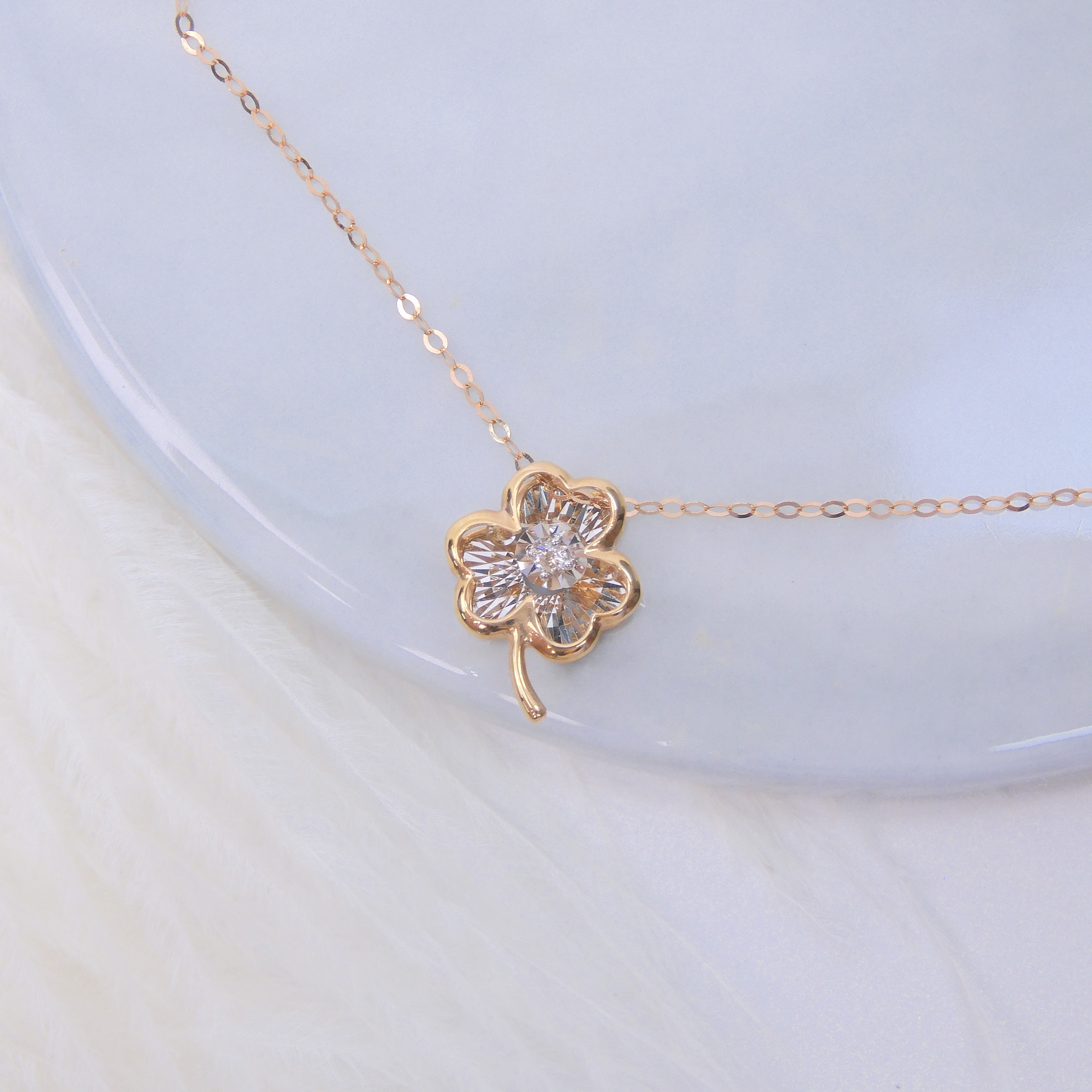 18K金 0.02ct Dancing Stone 三葉草鑽石項鍊
