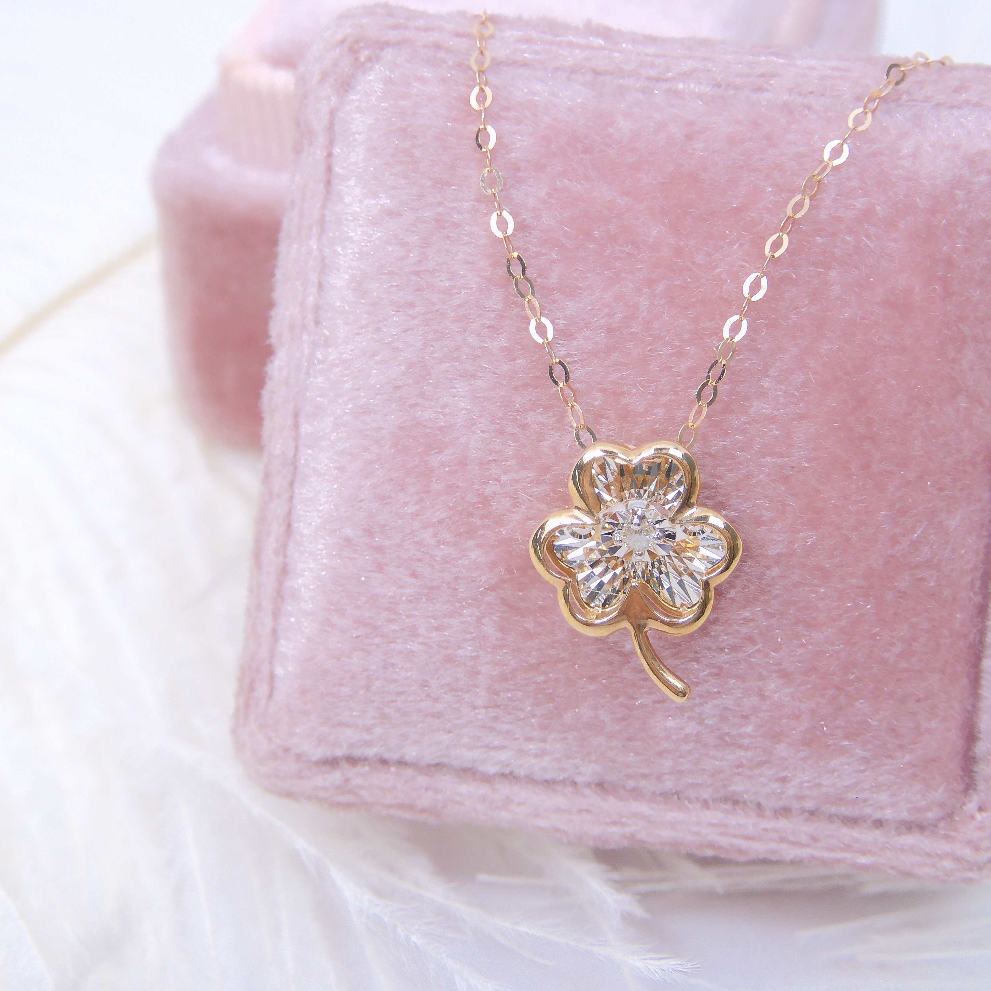 18K Gold 0.02ct Dancing Stone Clover Diamond Necklace