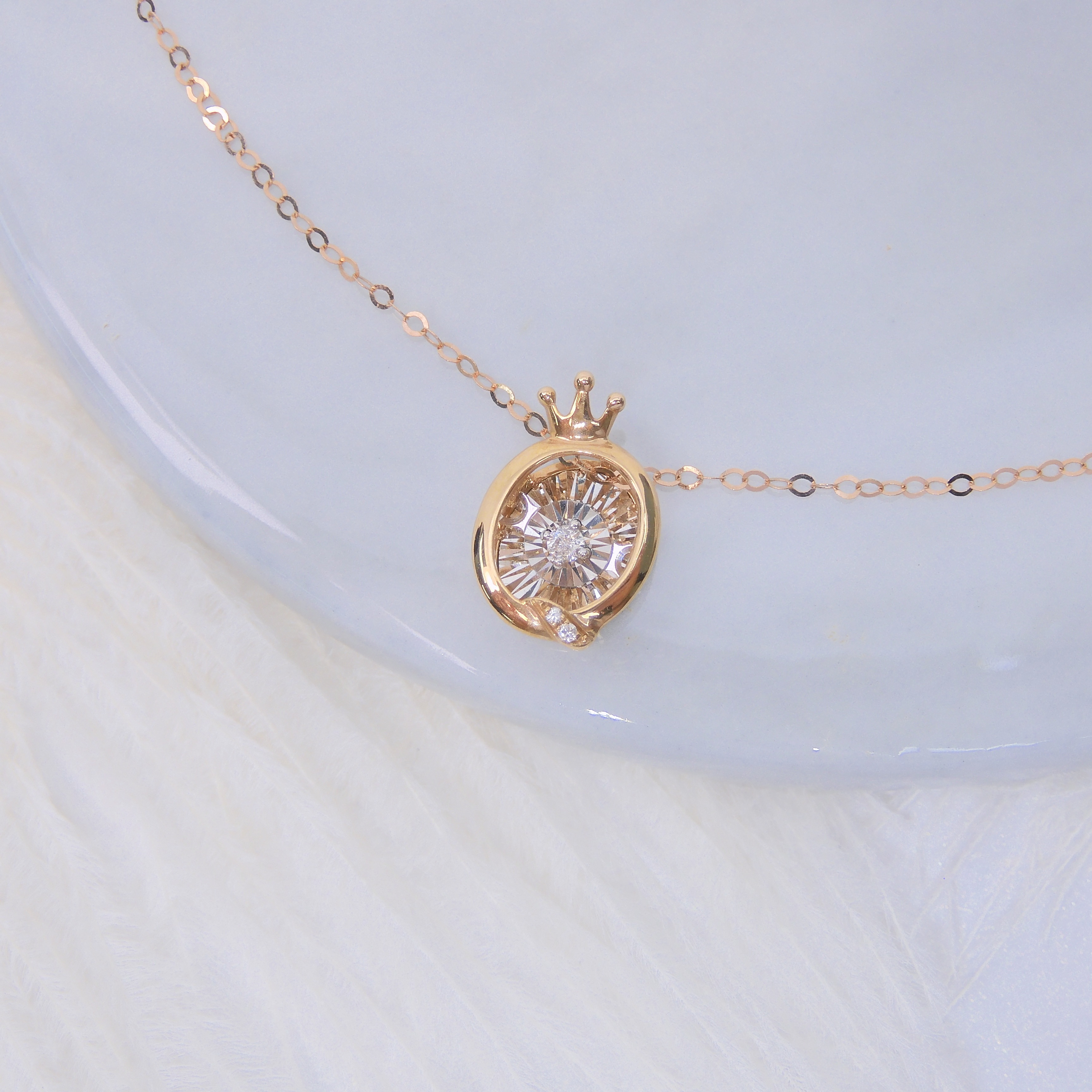 18K Gold 0.024ct Crown Dancing Stone Necklace