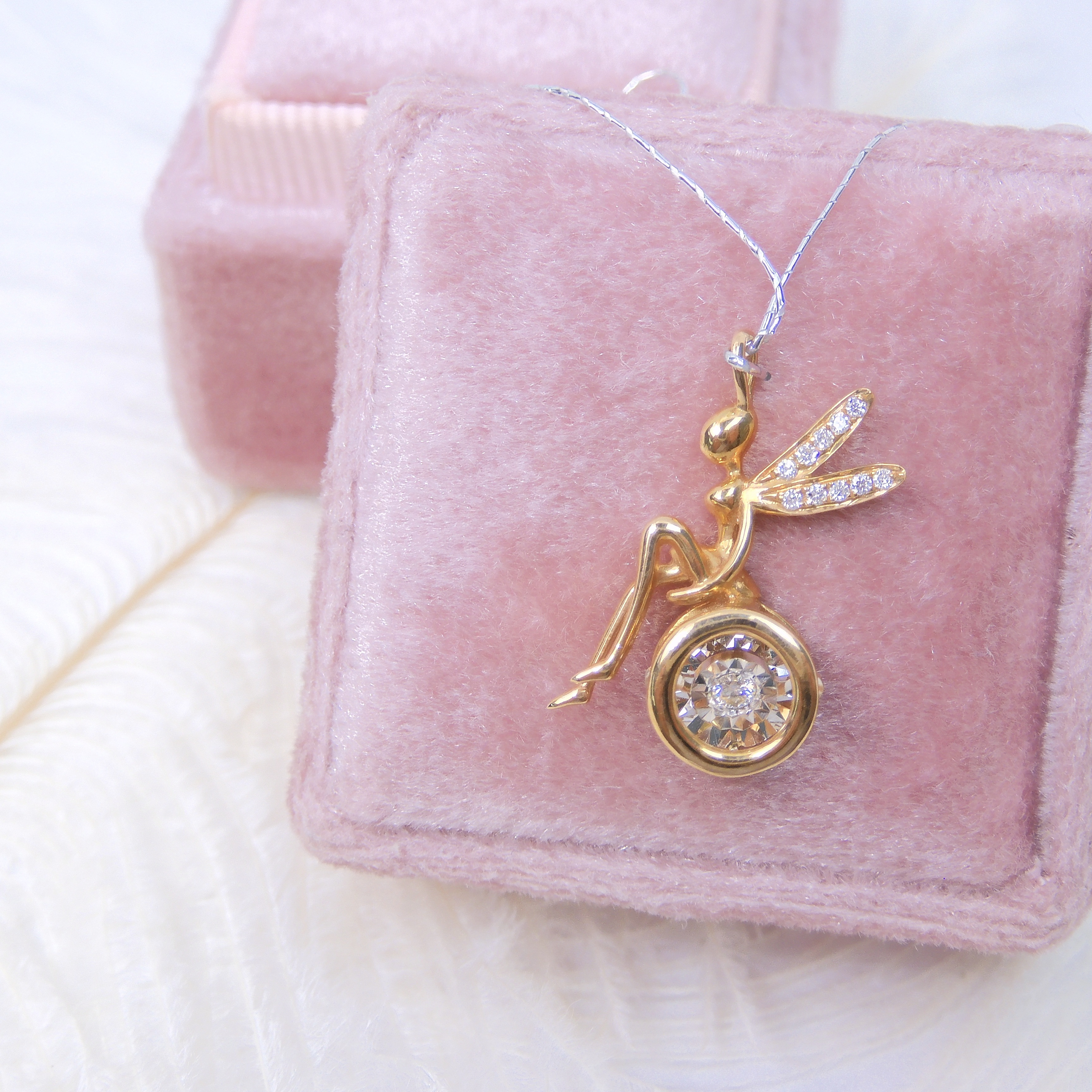 18K Gold 0.112ct Fairy Dancing Stone Pendant