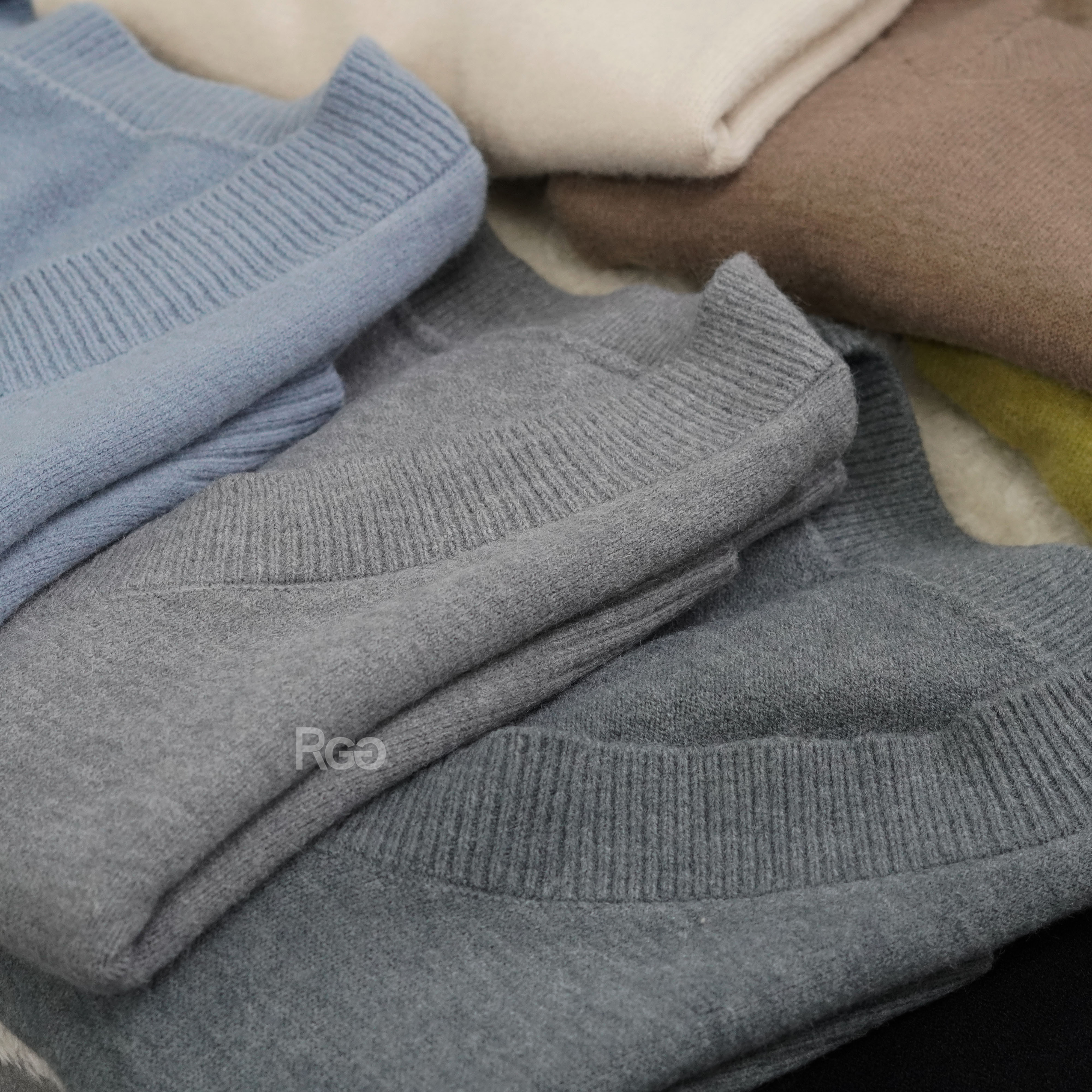 #518 大V側開衩前短後長針織背心細節照