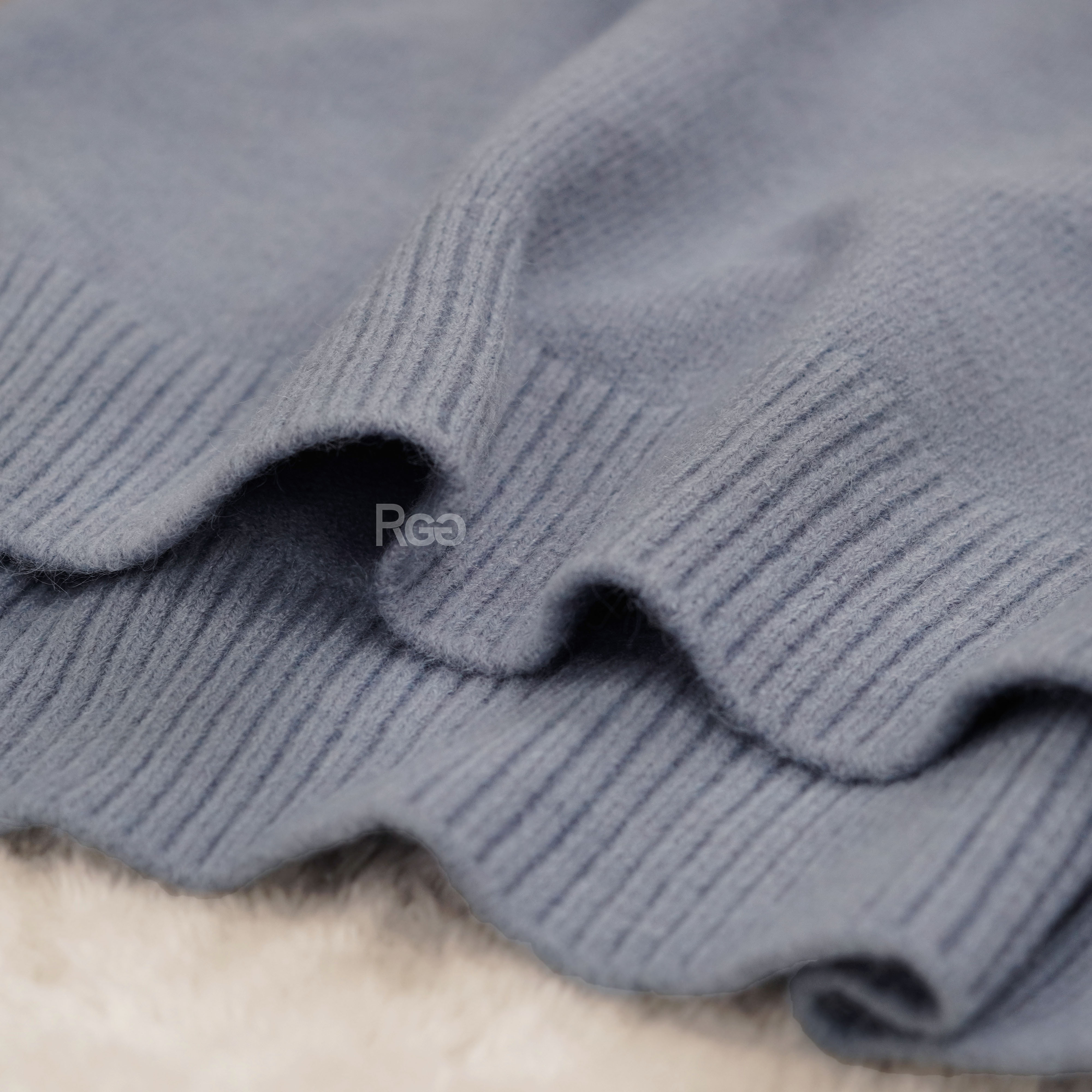 #518 大V側開衩前短後長針織背心下擺細節照