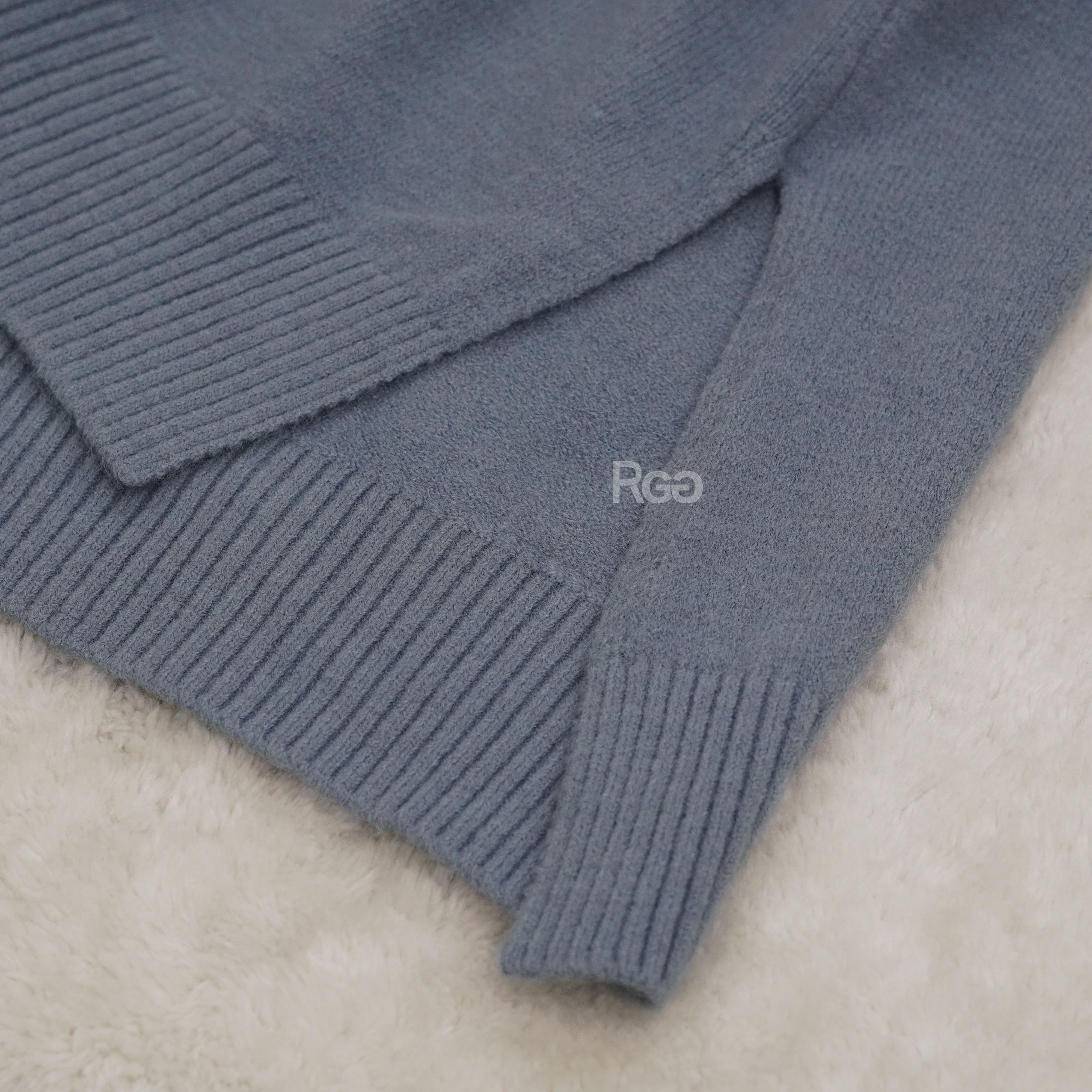 #518 大V側開衩前短後長針織背心開衩細節照