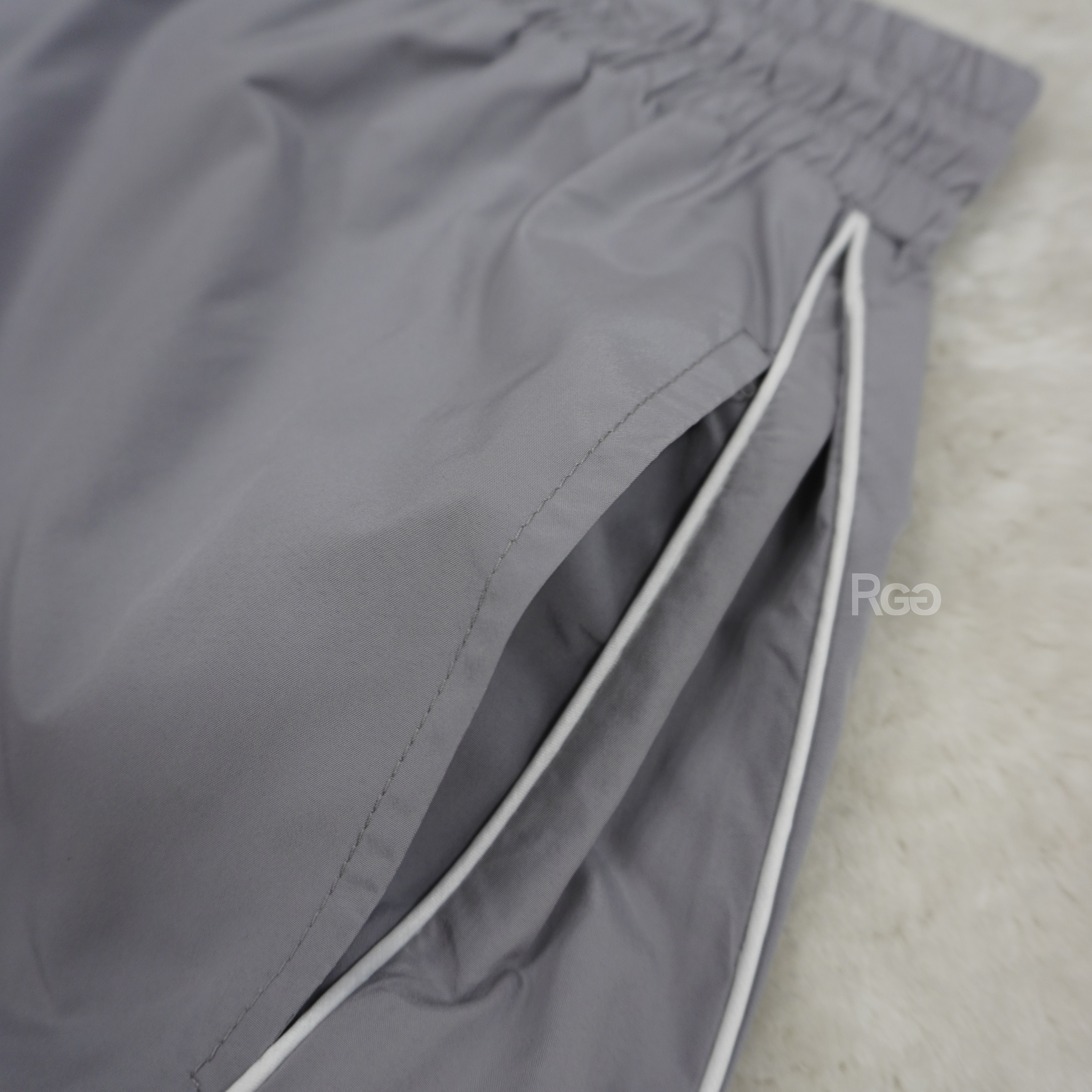 出芽拼接尼龍套裝褲子口袋細節