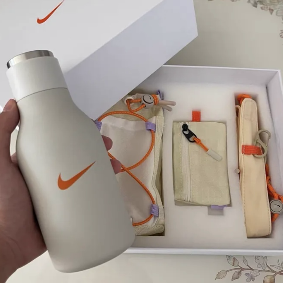 Nike 海外限定 水壺旅行組 白色 (水壺+側背包+卡包)