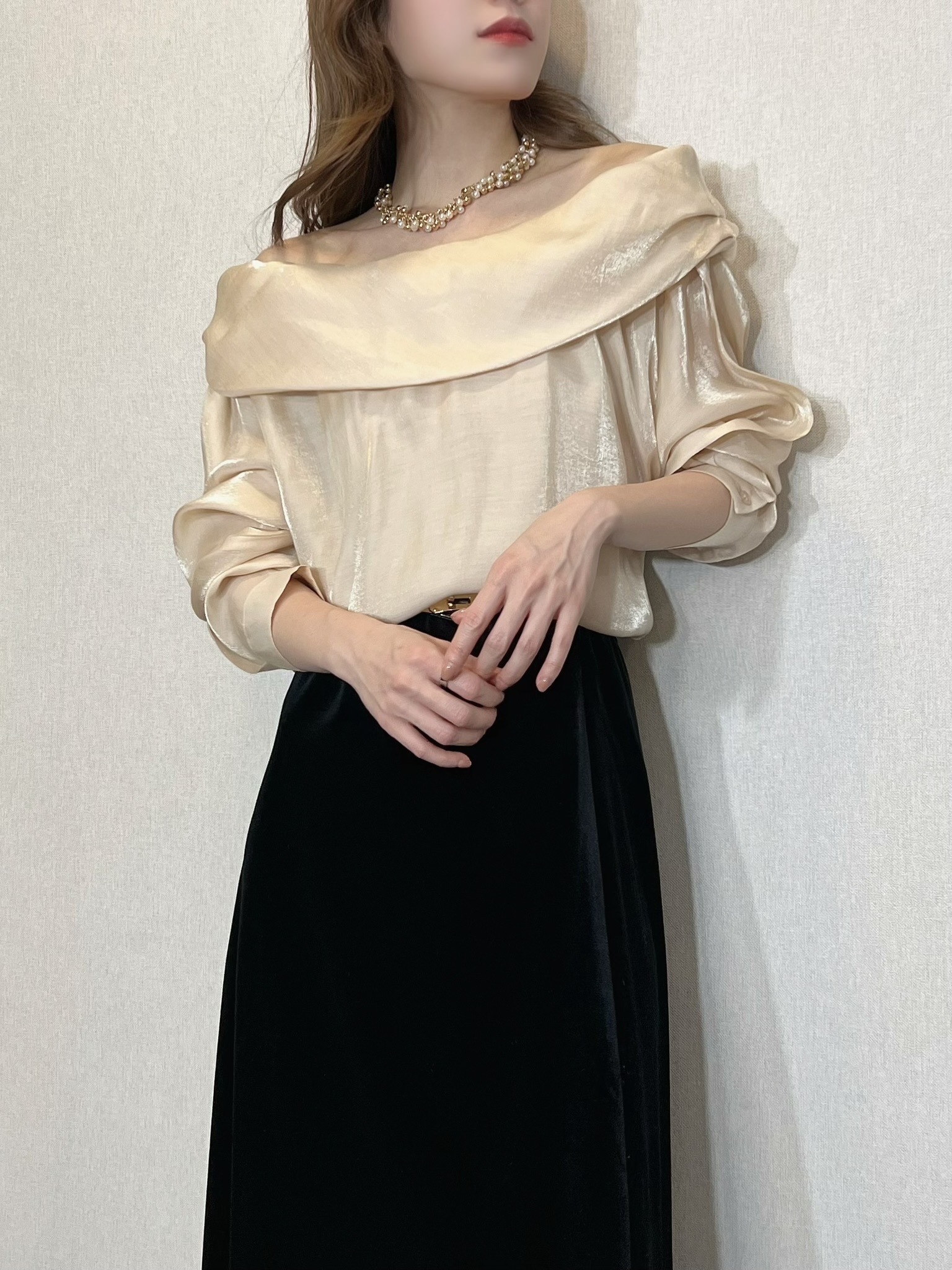 絕美！澎翻領光澤上衣