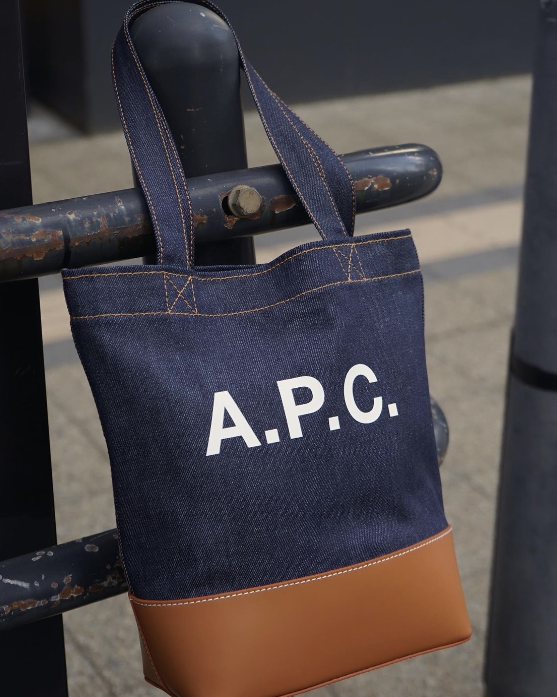 A.P.C. (正規品/送料関税込み) AXELLE TOTE BAG A.P.C. - Axelle Tote Bag
