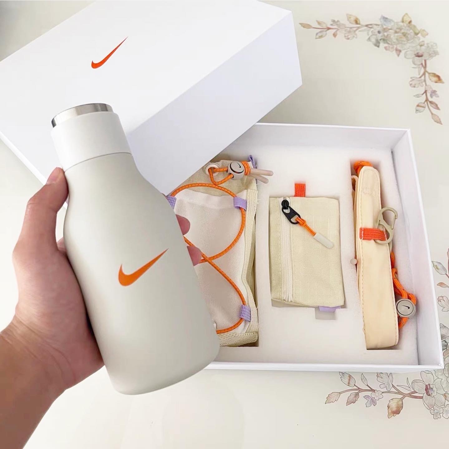 NIKE「夏日俱全」保溫杯套裝 米白色