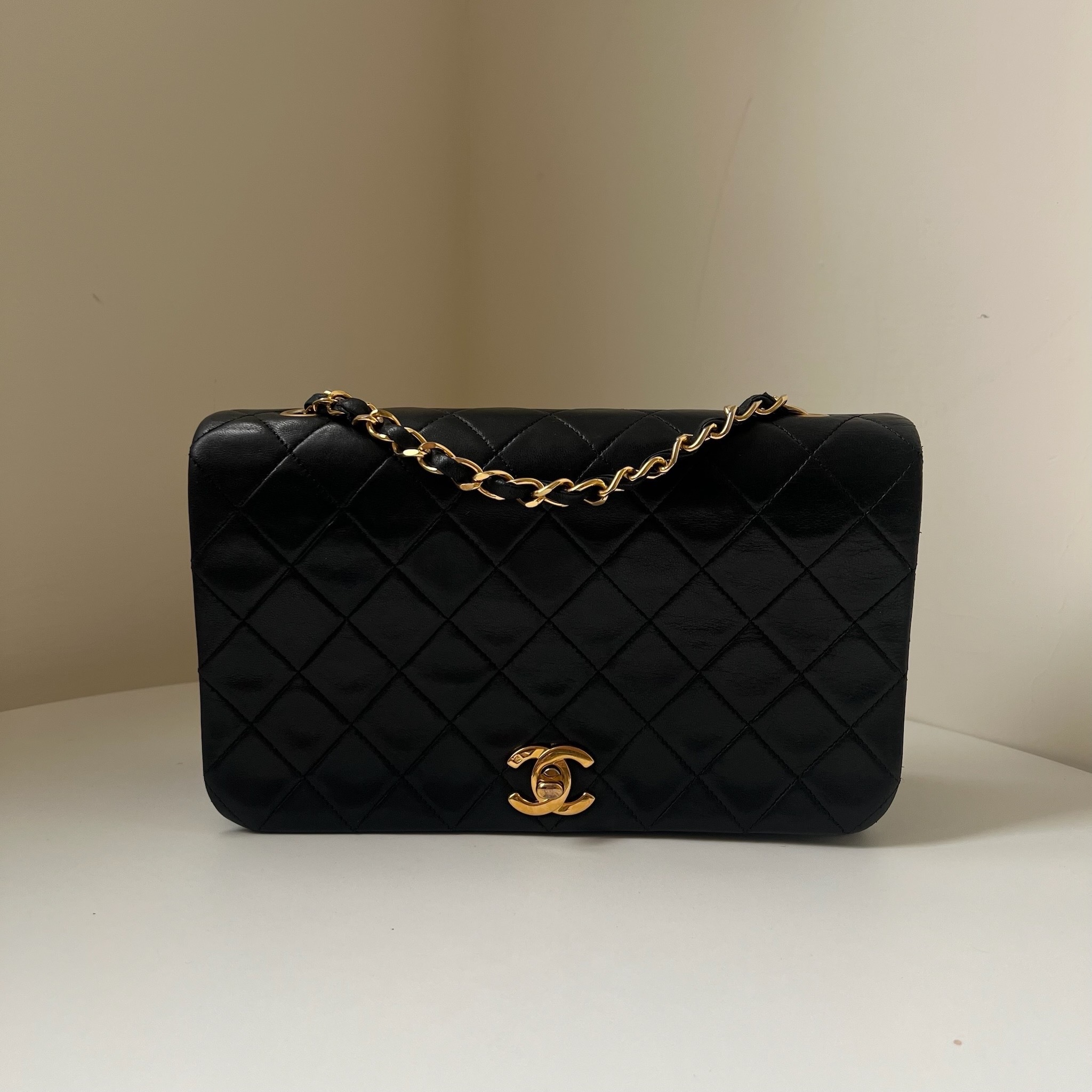 CHANEL classic flip 23