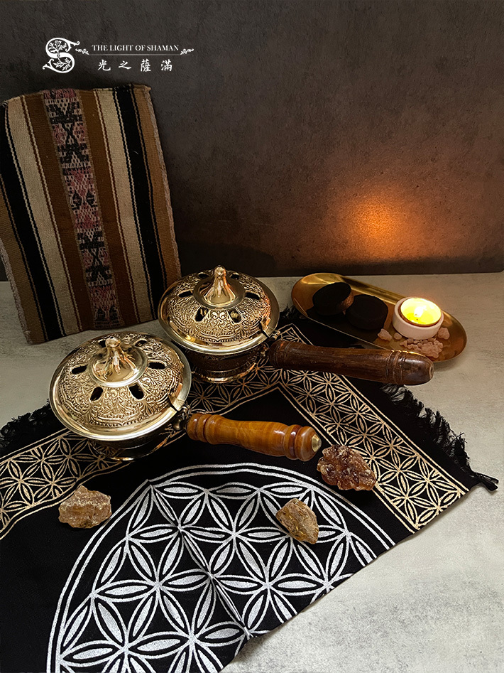 手持式金屬雕花碳餅薰香台 移動淨化超便利