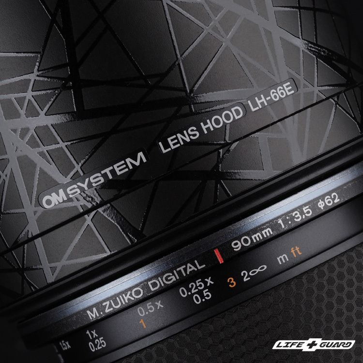 OM SYSTEM M.ZD ED 90mm F3.5 貼膜質感特寫，LIFE+GUARD 設計風格